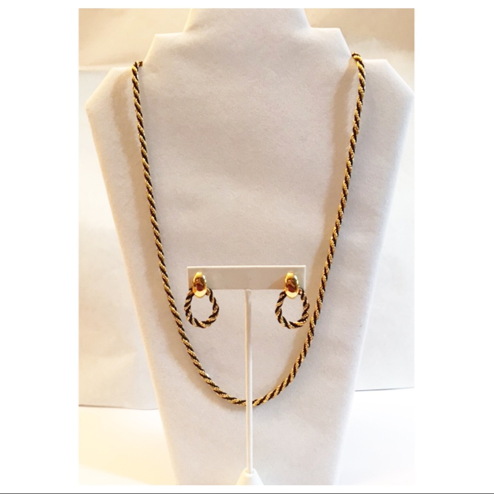 Vintage Trifari necklace set